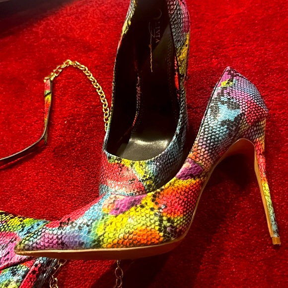 Olivia.    Look Free matching purse - Picture 4 of 7